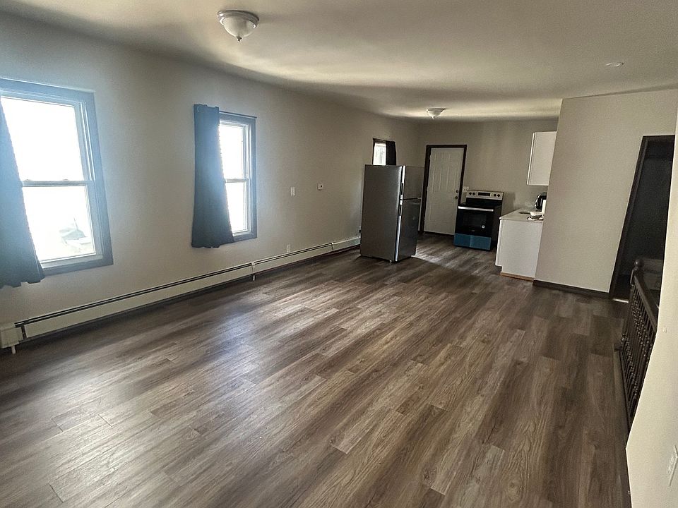 1st image of 616 Moosic St APT 2