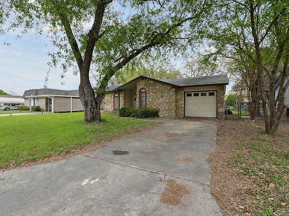 3rd image of 312 Lori Lynn Dr