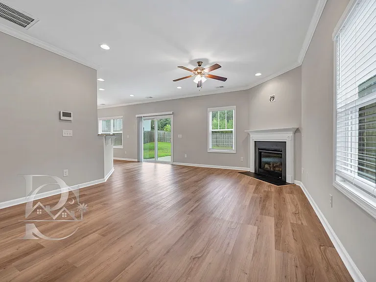 122 Drummond Way — Photo 5