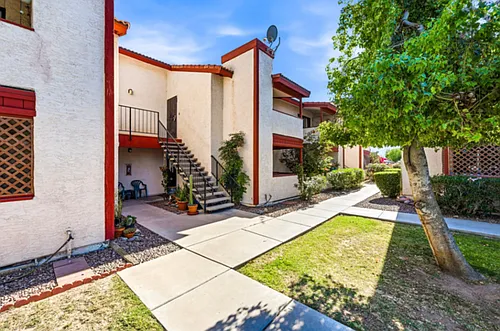 4211 E Palm Ln Photo 1