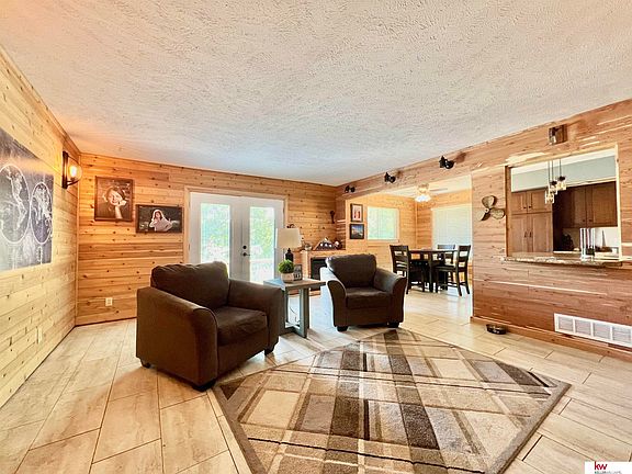 5th image of 1053 Beaver Lake Blvd