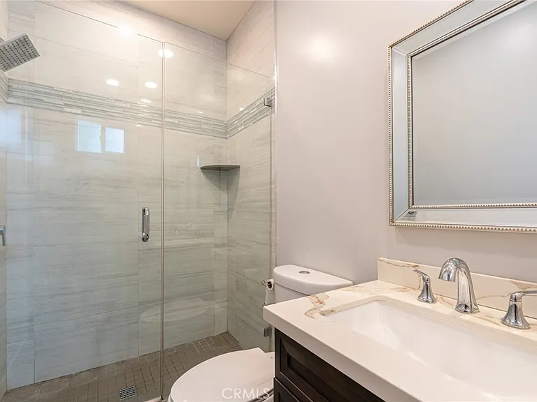 6938 Peach Ave — Photo 15