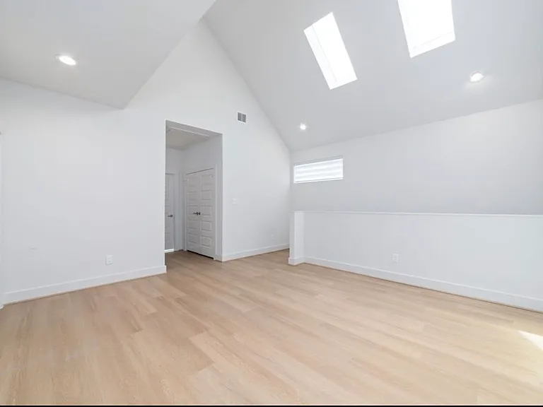 3007 Ventas Dr — Photo 4