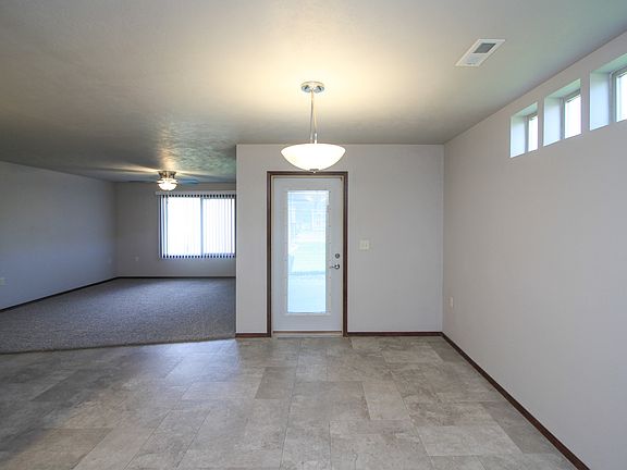 3rd image of 281 Vernon Dr Unit 4