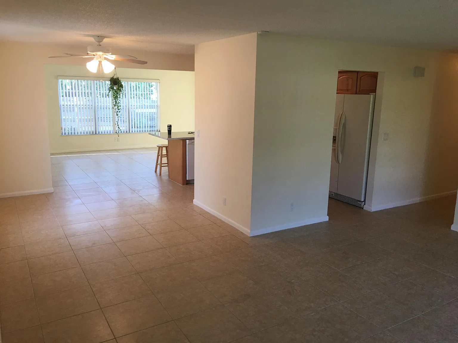 3 bed, 2.0 bath, 1490 sqft, $3,200 — Photo 2