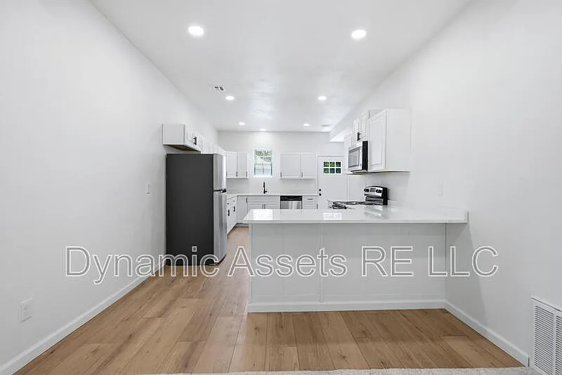3 bed, 2.0 bath, 1234 sqft, $1,650 — Photo 4