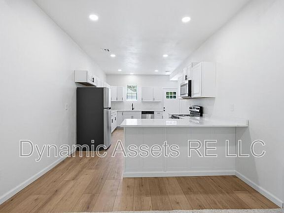 4th image of 542 E 23rd St