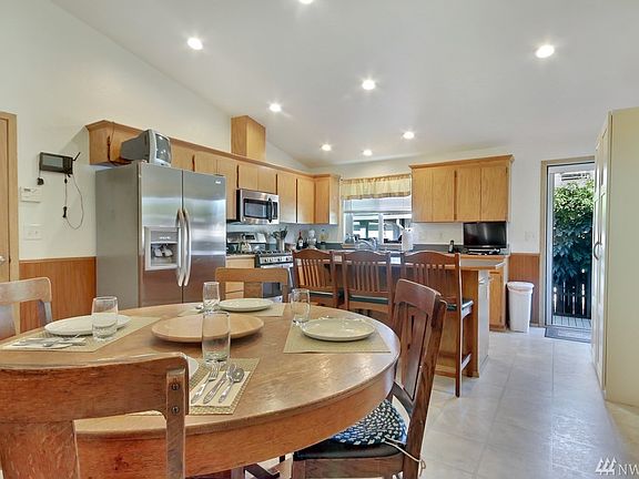 5th image of 207 100th Street Ct E