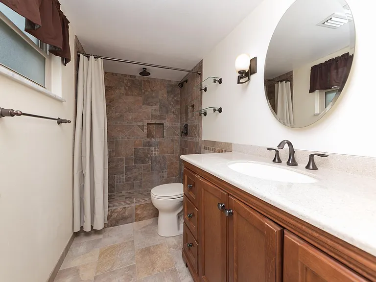 3222 Nottingham Ln — Photo 17