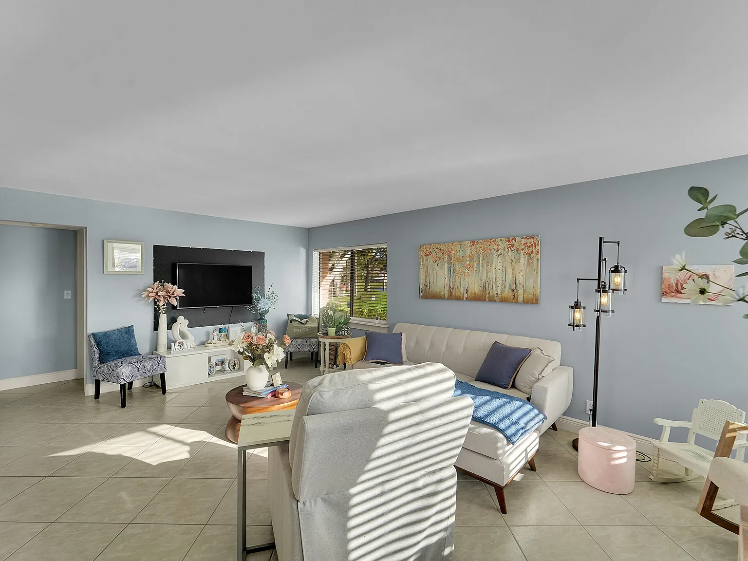 3 bed, 2.0 bath, 1210 sqft, $2,750 — Photo 2