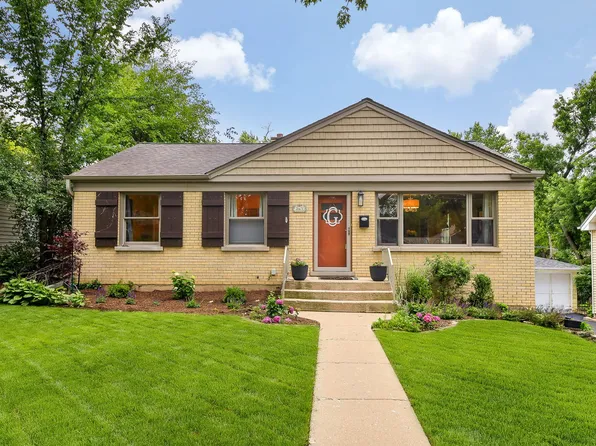 263 Hillside Ave, Glen Ellyn, IL 60137