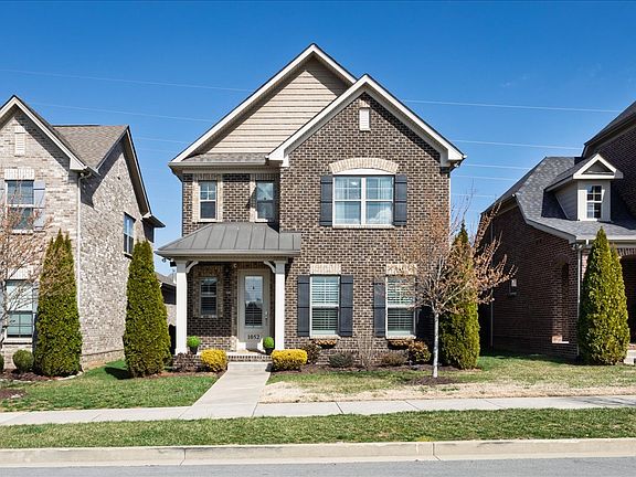 2nd image of 1052 Paddock Park Cir