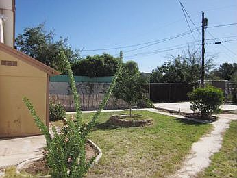 5th image of 4054 N Palm Grove Dr