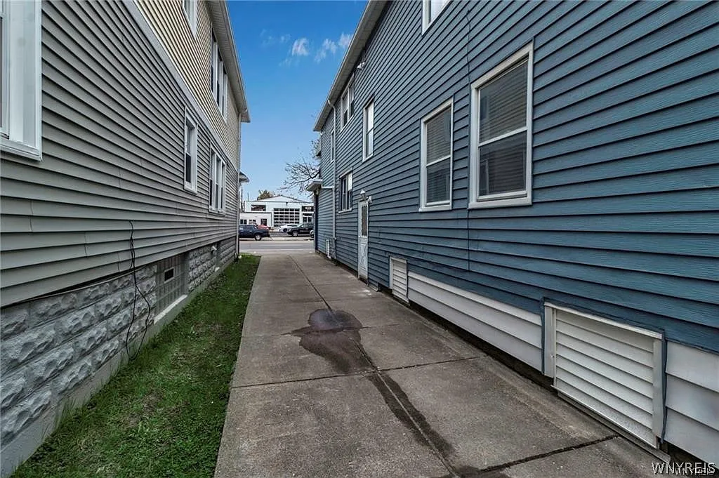 3 bed, 1.0 bath, 1620 sqft, $1,650 — Photo 3