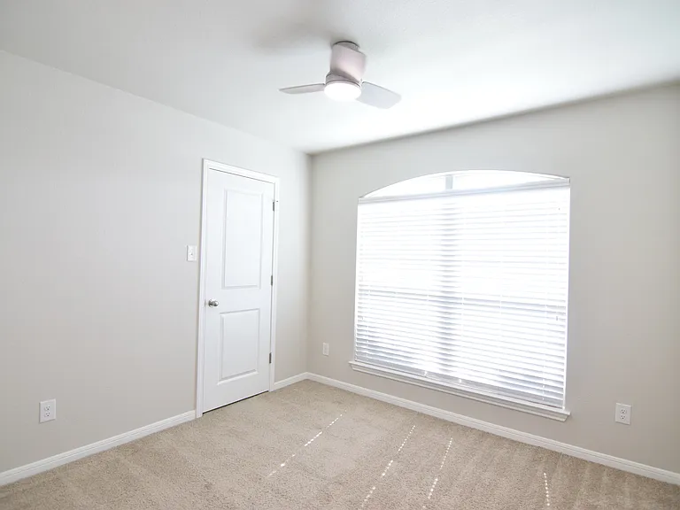 1250 Lakeway Crossing Dr — Photo 14