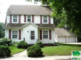 203 3rd Ave NW, Pocahontas, IA 50574