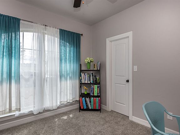 3rd image of 108 Fredricksburg Cir
