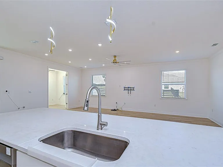 10027 Dolphin Gull Cir — Photo 29