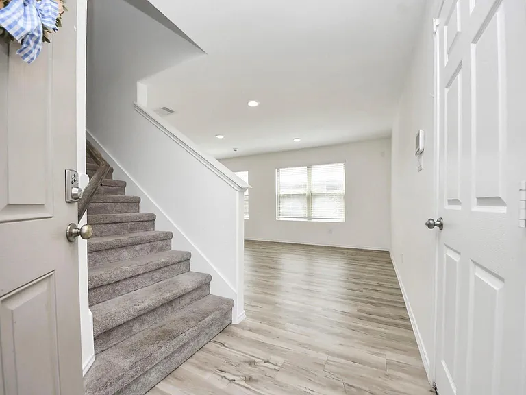 8650 Bar Harbor Dr — Photo 3