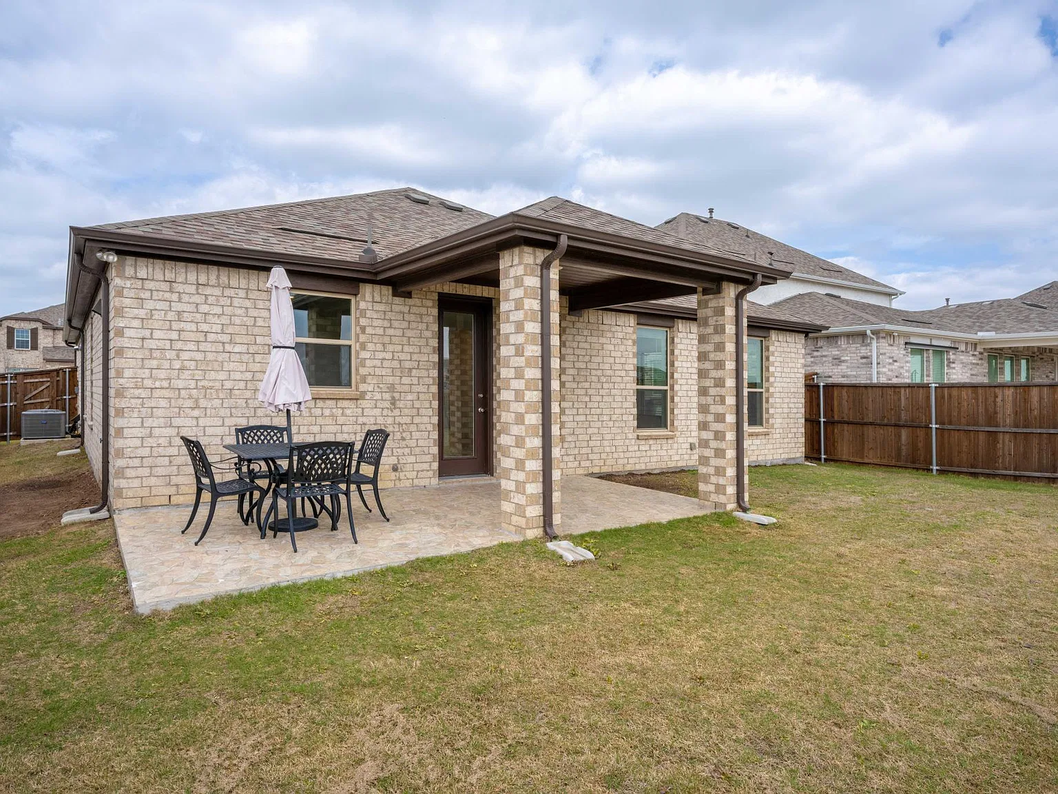 4 bed, 1892 sqft, $2,700 — Photo 3