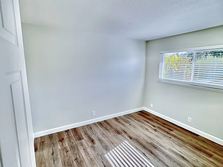 Escape Apartments — Photo 32