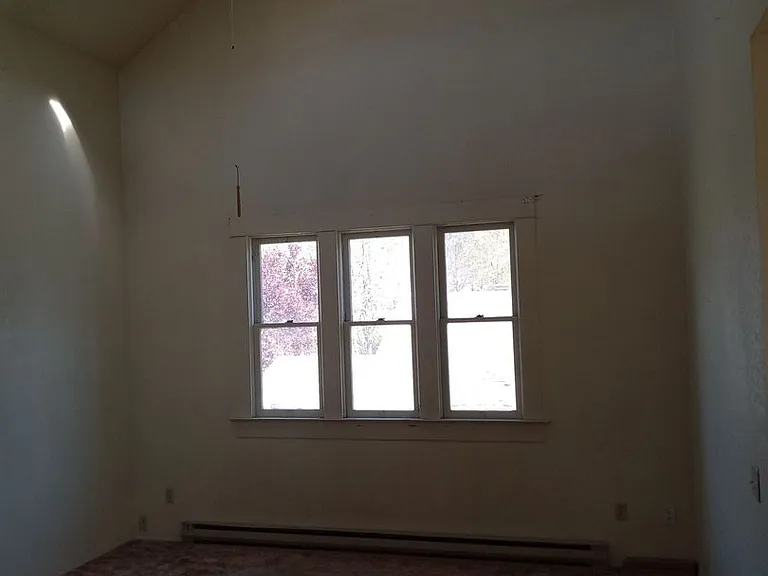 437 NE Jackson St — Photo 5