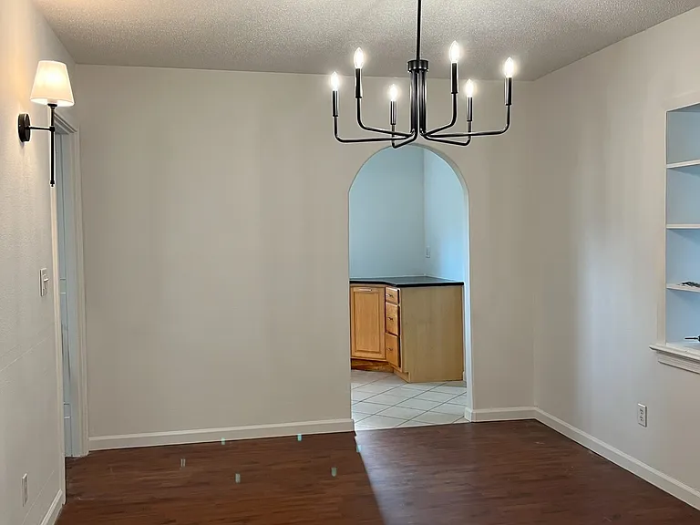 1407 N 48th Ave — Photo 6