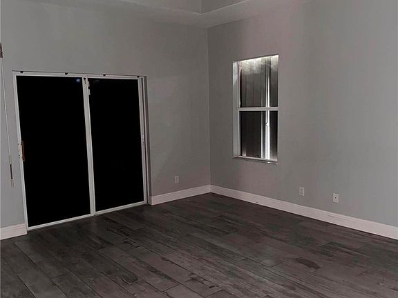 3rd image of 1154 Damen St E