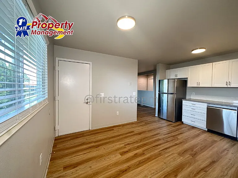 4824 W Blodgett Ln #202 — Photo 8