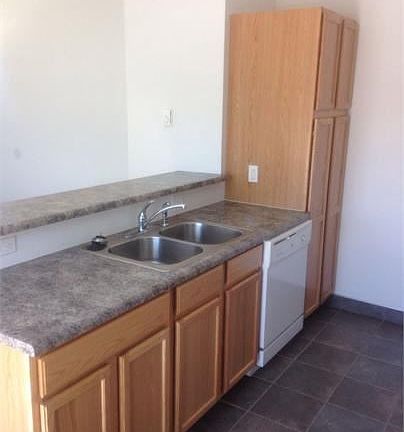3rd image of 919 E Gibbon St APT 102