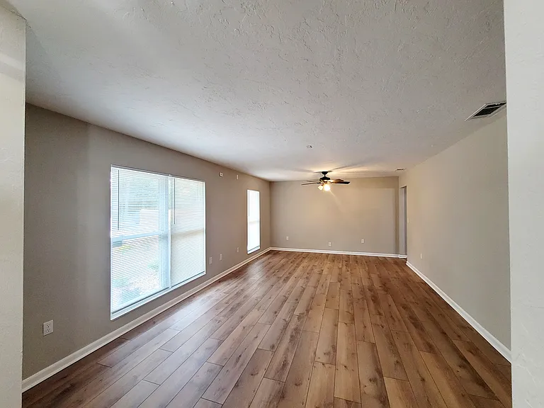 3116 W University Ave — Photo 8