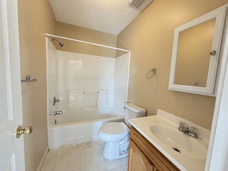 163 Gracy St — Photo 8