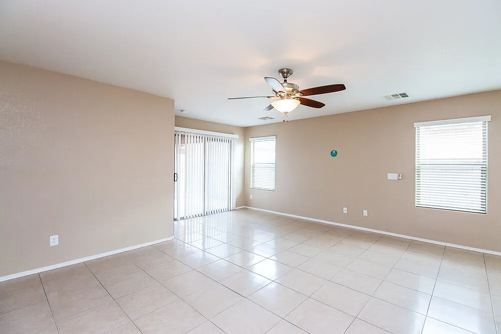4 bed, 2.0 bath, 1930 sqft, $2,020 — Photo 3