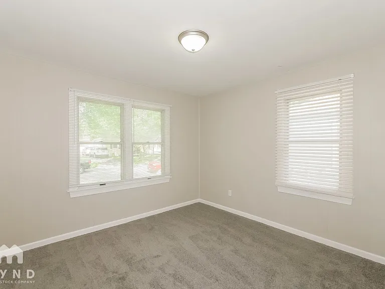 2021 N Drexel Ave — Photo 10