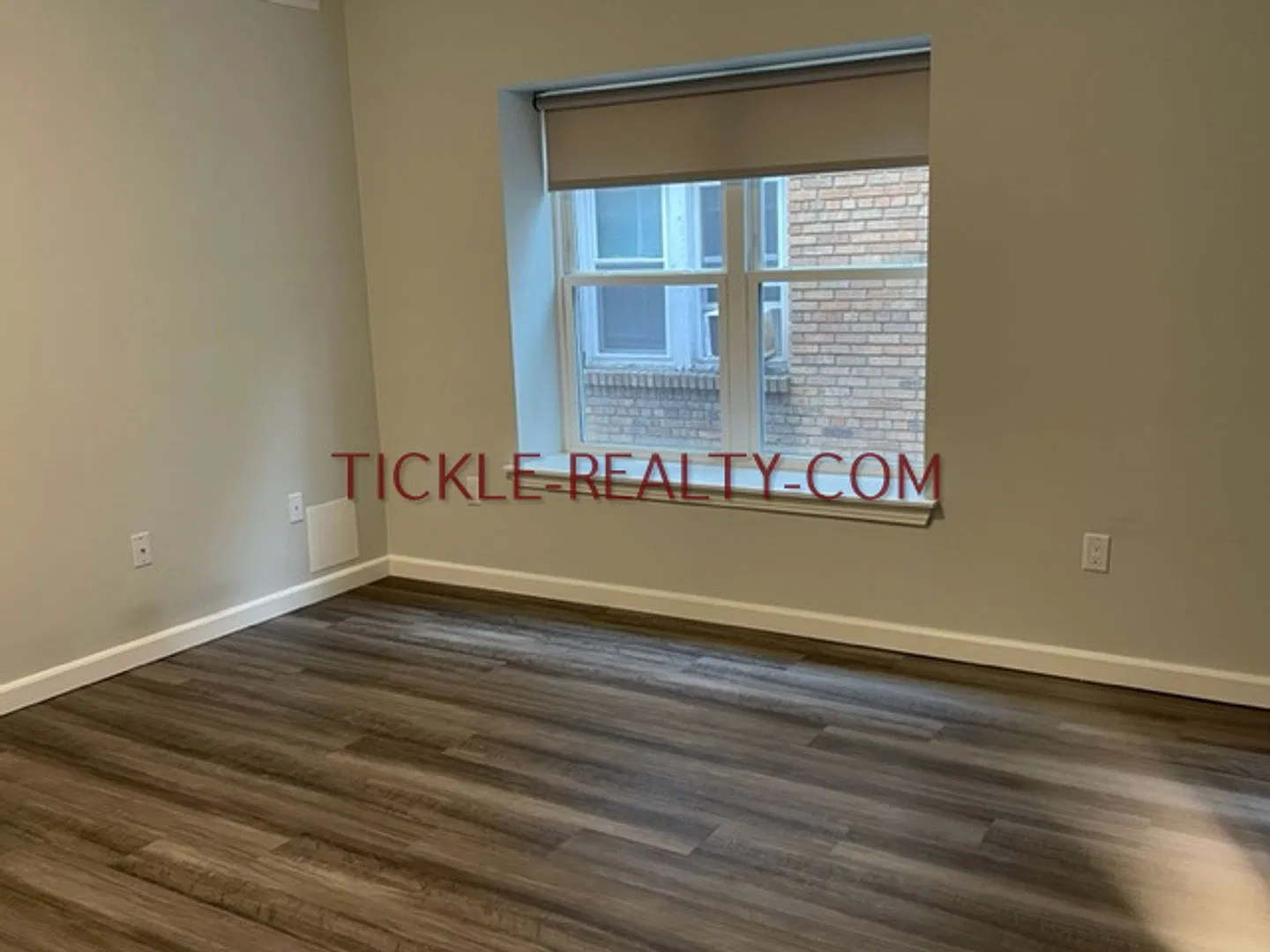 976 Rosedale — Photo 2
