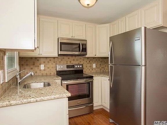 3rd image of 88 Albertson Ave