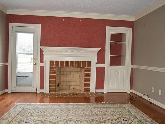 4th image of 1047 Greenside Ct