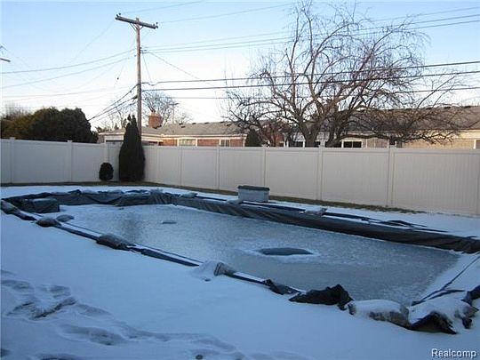 4th image of 27121 Kingswood Dr