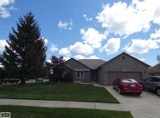 49392 Maplewood Ln, Macomb, MI 48044