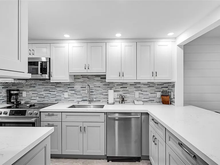 4502 N Federal Hwy #167H — Photo 5