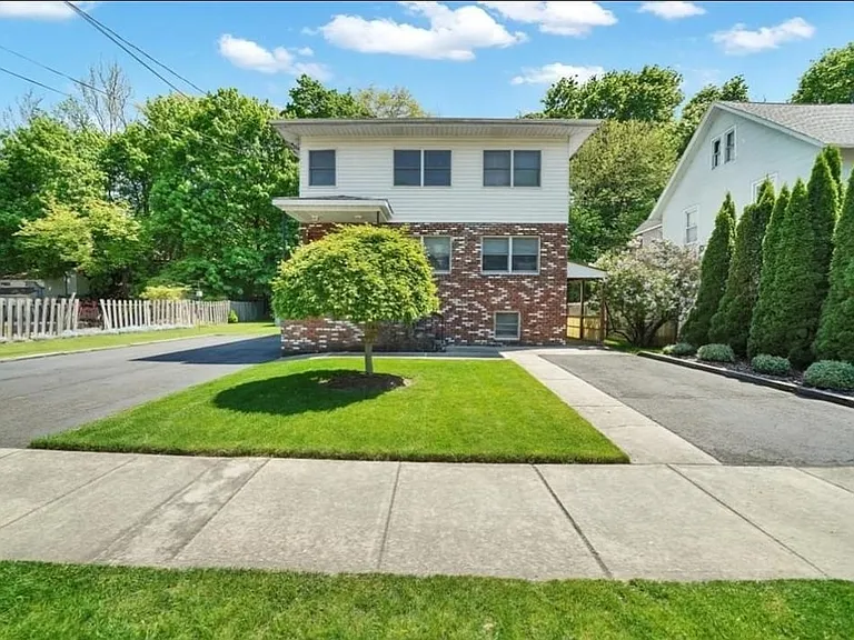 22 Riverside Dr #2 — Photo 1