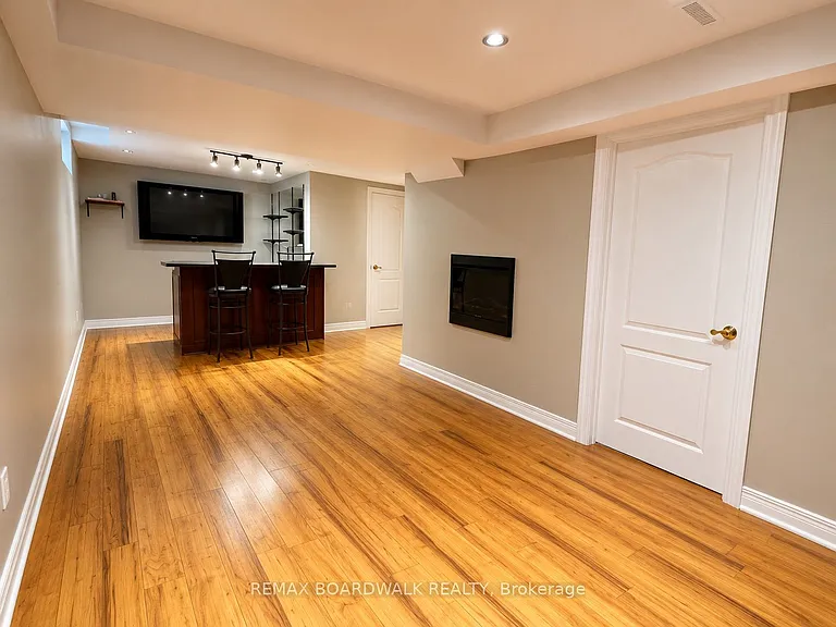 22 Bartley Cres — Photo 20