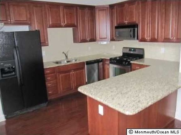 3rd image of 129 Brookfield Dr