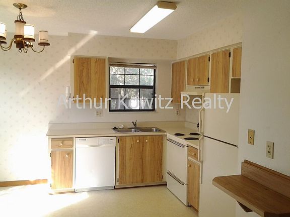 3rd image of 840 Center Ave #720