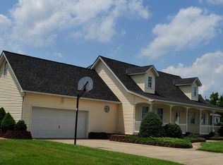 2 Riverview Ct, Milton, WV 25541