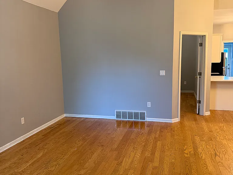 1043 Island Pl E — Photo 6