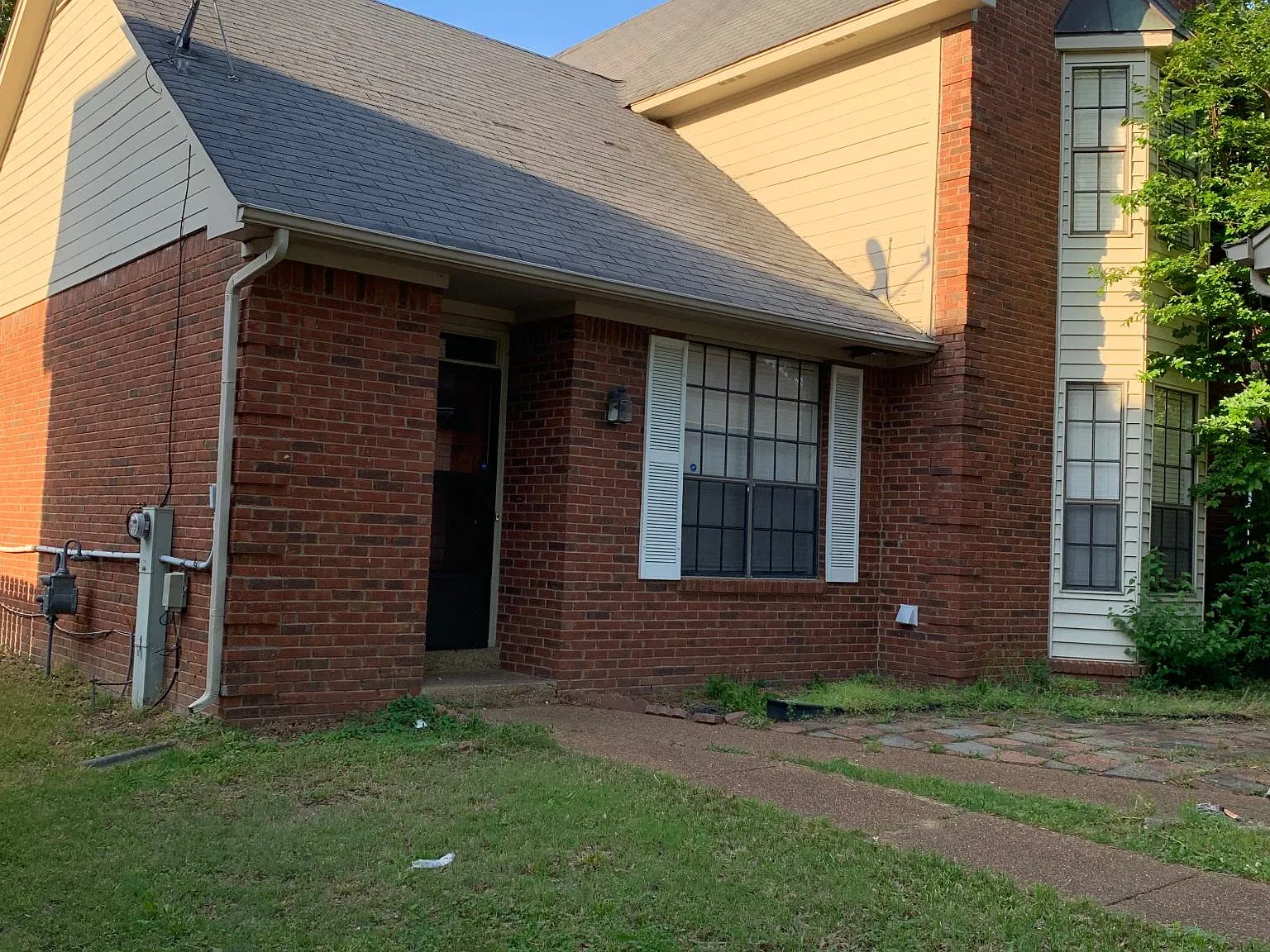 1130 Hunters Lake Dr — Photo 1