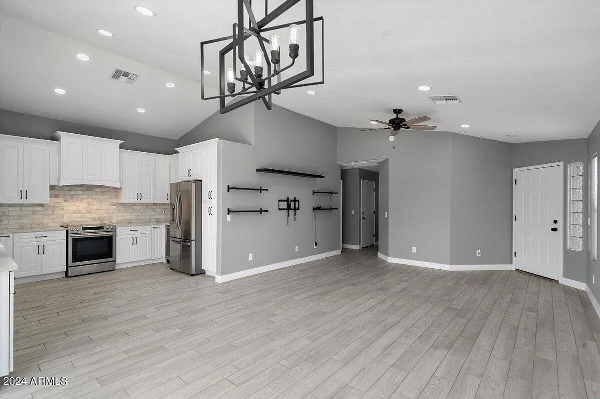 3 bed, 2.0 bath, 1124 sqft, $2,650 — Photo 2
