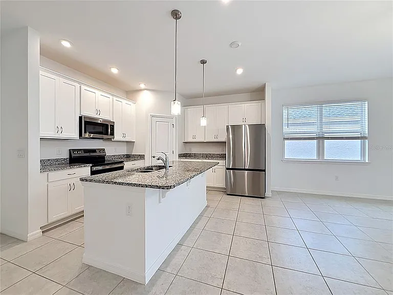 418 Quayside Ave — Photo 8