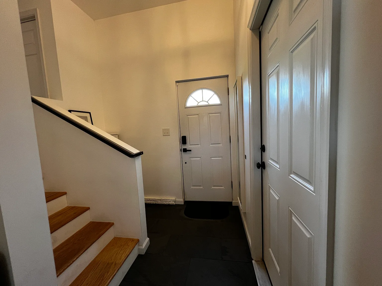 3 bed, 1.5 bath, 1104 sqft, $3,200 — Photo 4